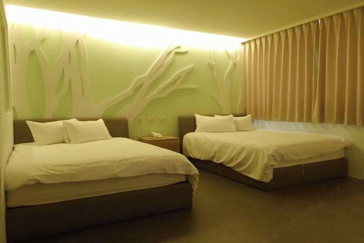 Ropa de cama de alta calidad, escritorio y cortinas blackout