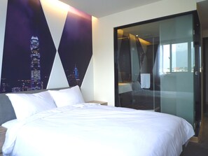 슈피리어 더블룸 | 고급 침구, 각각 다른 스타일의 인테리어, 각각 다르게 가구 비치, 책상