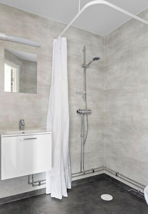 Cabaña, 1 habitación | Baño | Regadera 