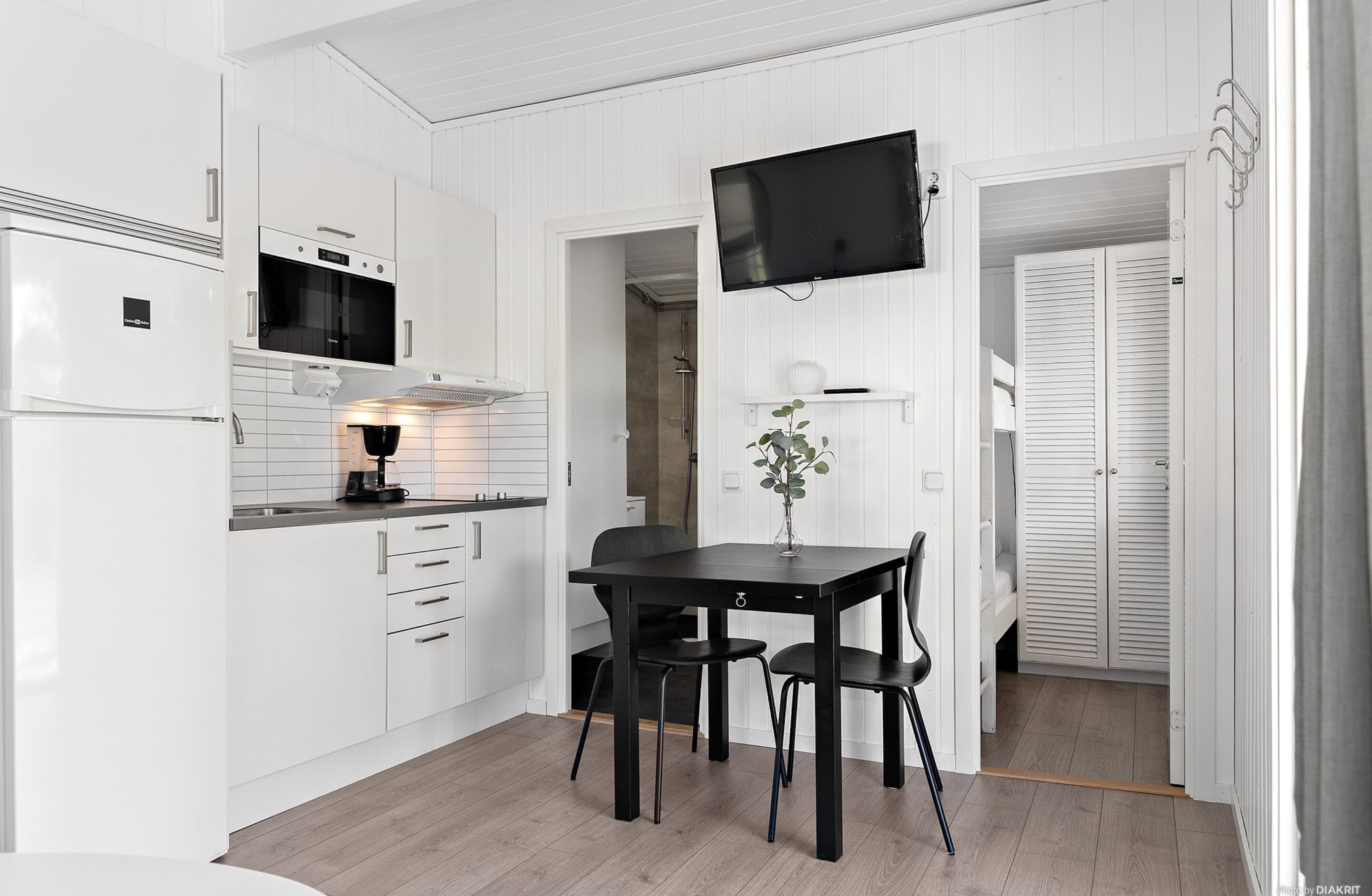 Casa móvil estándar | Cocina privada | Frigorífico, microondas, placa de cocina y cafetera o tetera