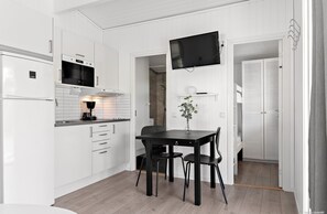 Mobil enhet - Standard | Eget kök | Kylskåp, mikrovågsugn, spishäll och kaffe- och tebryggare