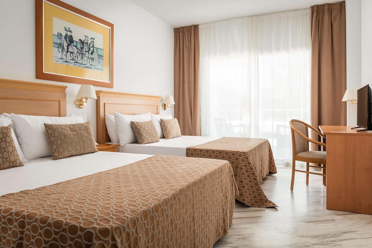 in-room safe, desk, blackout curtains, free wifi