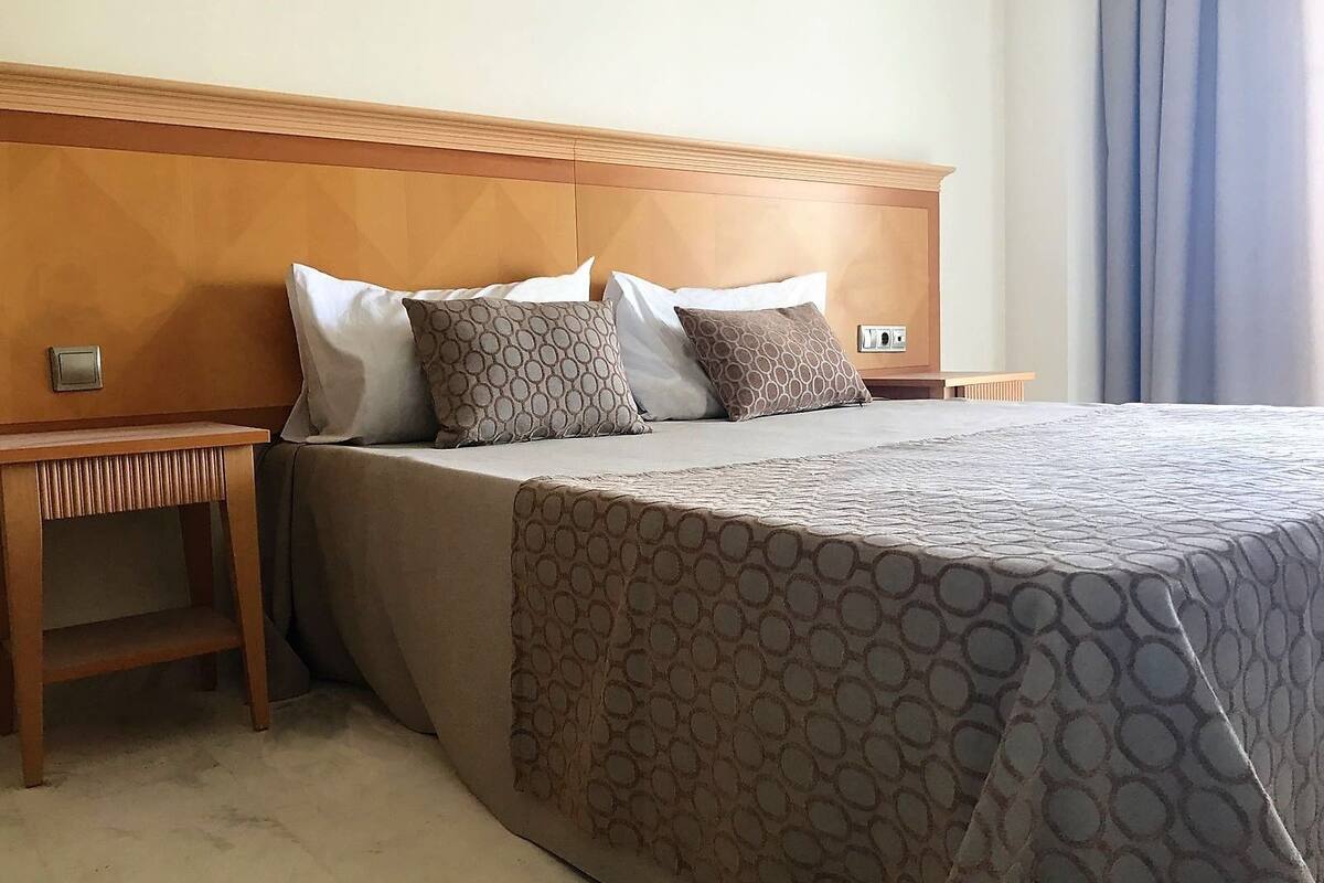 in-room safe, desk, blackout curtains, free wifi