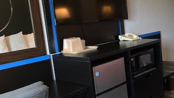 Standaard kamer, 2 queensize bedden, niet-roken | Een bureau, beddengoed