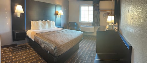 Standard Room, 1 King Bed, Non Smoking | Desk, bed sheets