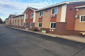 Exterior detail -  Coratel Inn and Suites by Jasper Stillwater (Stillwater)
