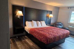 Escritorio y ropa de cama