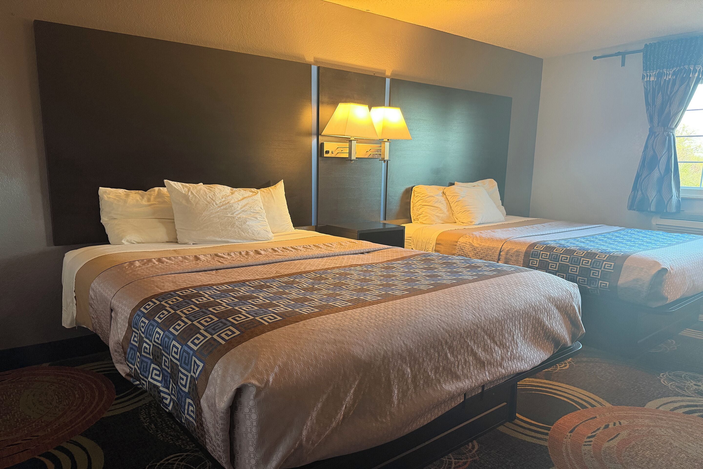 標準客房, 2 張加大雙人床, 非吸煙房 | 書桌、床單