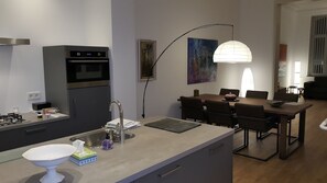 Luxury Apartment, 2 Twin Beds, Garden View, Ground Floor | Private kitchen | Fridge, microwave, oven, stovetop - Mansion 6 (Maastricht)