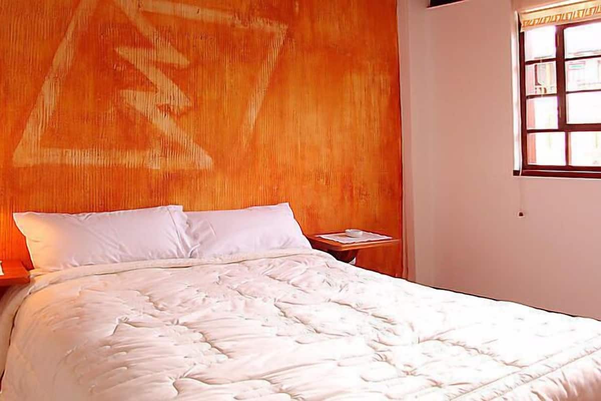 Standard Single Room | Minibar, in-room safe, desk, iron/ironing board