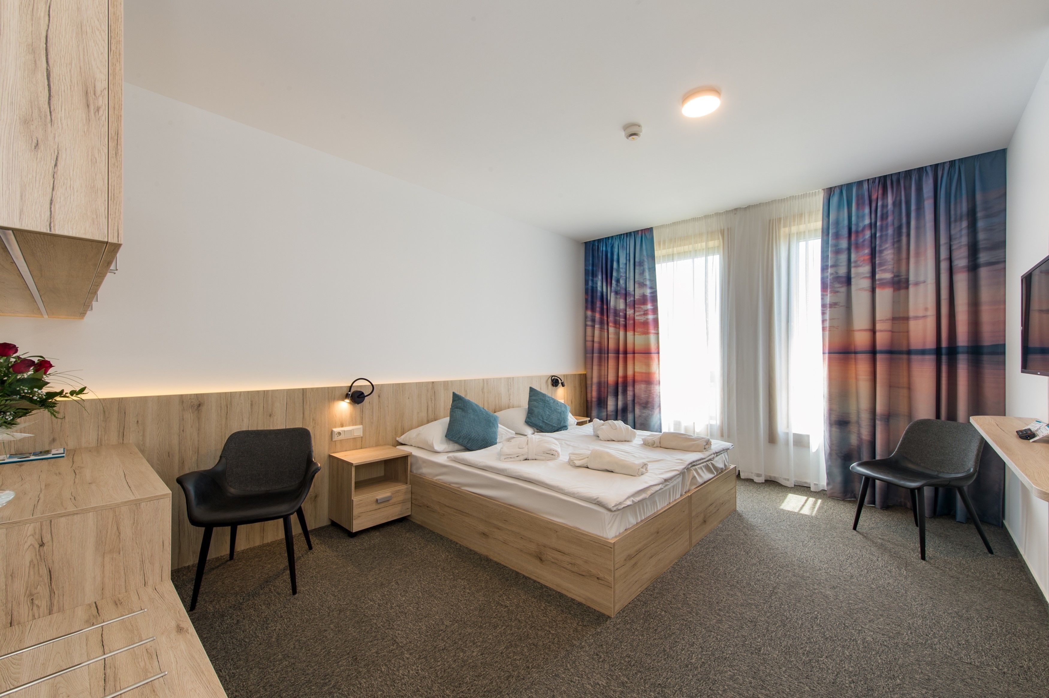 traditional double room | 1 bedroom, minibar, in-room safe, desk