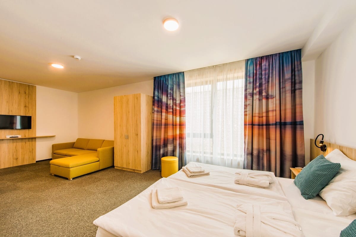 romantic studio suite | 1 bedroom, minibar, in-room safe, desk