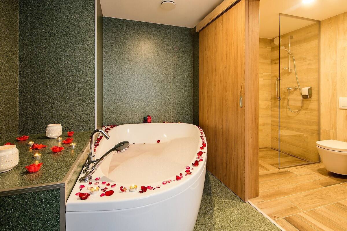 romantic studio suite | bathroom | shower, free toiletries, hair dryer, bathrobes