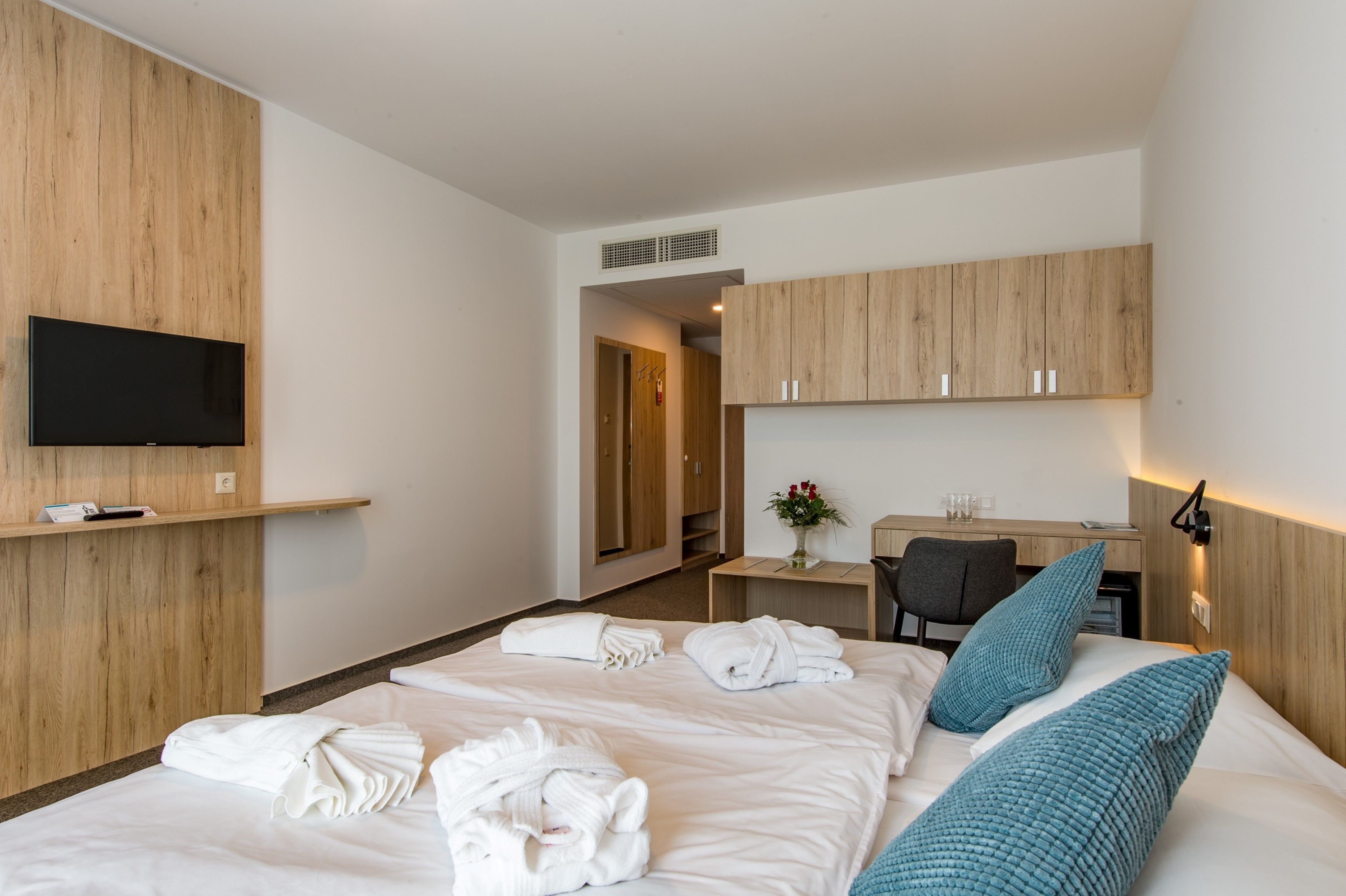 traditional double room | 1 bedroom, minibar, in-room safe, desk