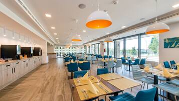 FrĂŒhstĂŒck, Mittagessen, Abendessen, internationale KĂŒche