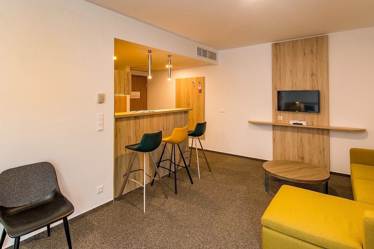 romantic studio suite | 1 bedroom, minibar, in-room safe, desk