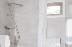 Economy Cottage (Excluding Towels, Sheets, Cleaning) | Bathroom | Shower
