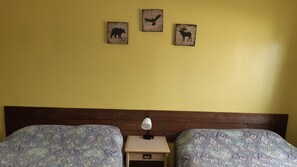 Classic Double Room, 2 Double Beds | 1 bedroom, desk, free WiFi, bed sheets - Deerhead Inn (Provost)