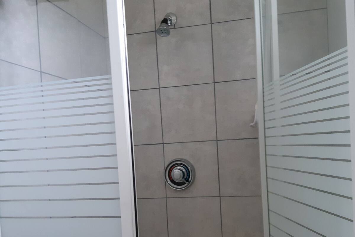 economy studio suite, 1 double bed | desk, free wifi, bed sheets