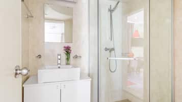 Standard Cabin, 1 Bedroom | Bathroom | Shower, free toiletries