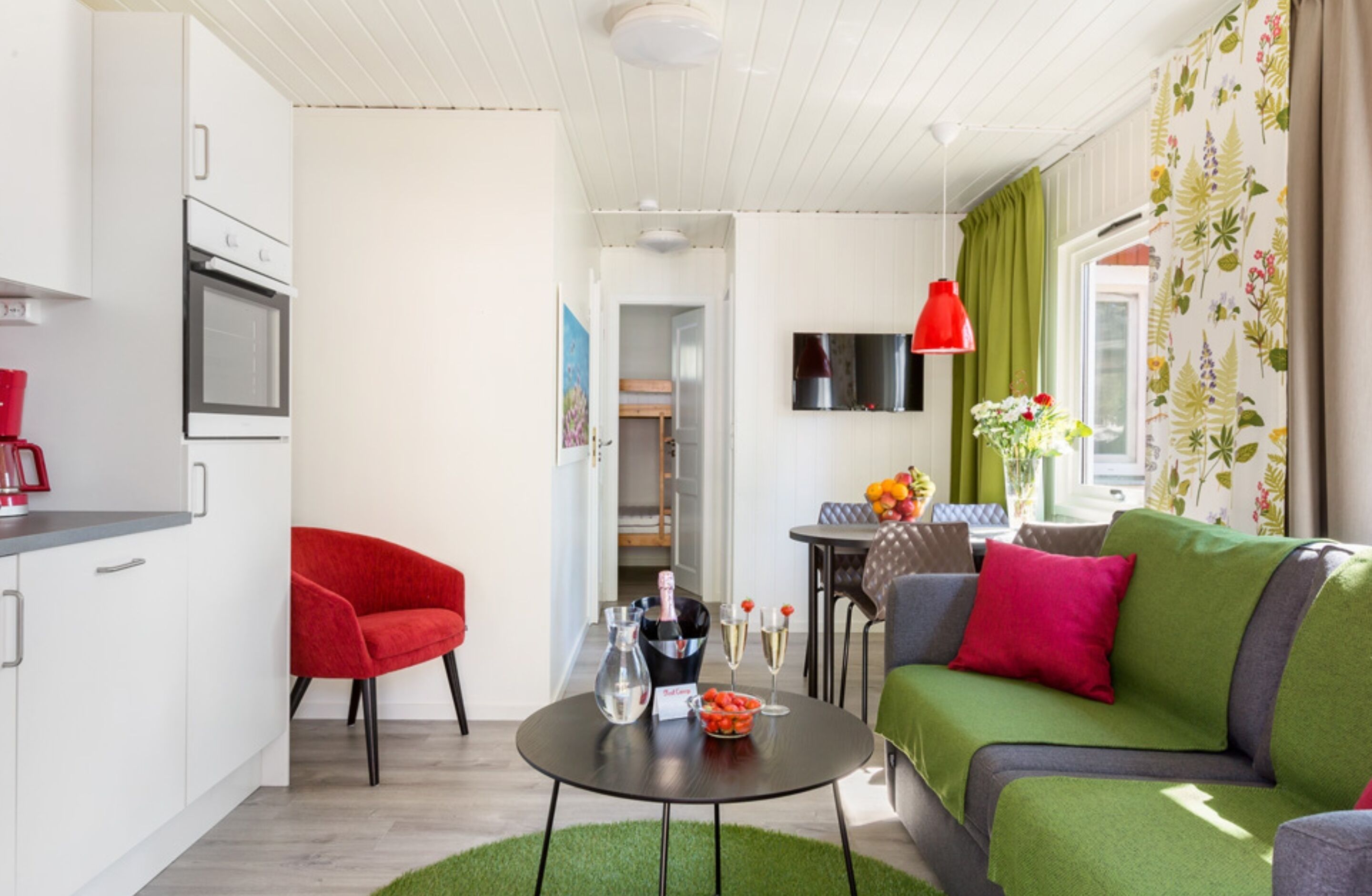 Bungalow - 2 sovrum | Eget kök | Kylskåp, mikrovågsugn, ugn och spishäll