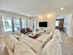 Hus – premium, flere soverom | Oppholdsområde | Flatskjerm-TV