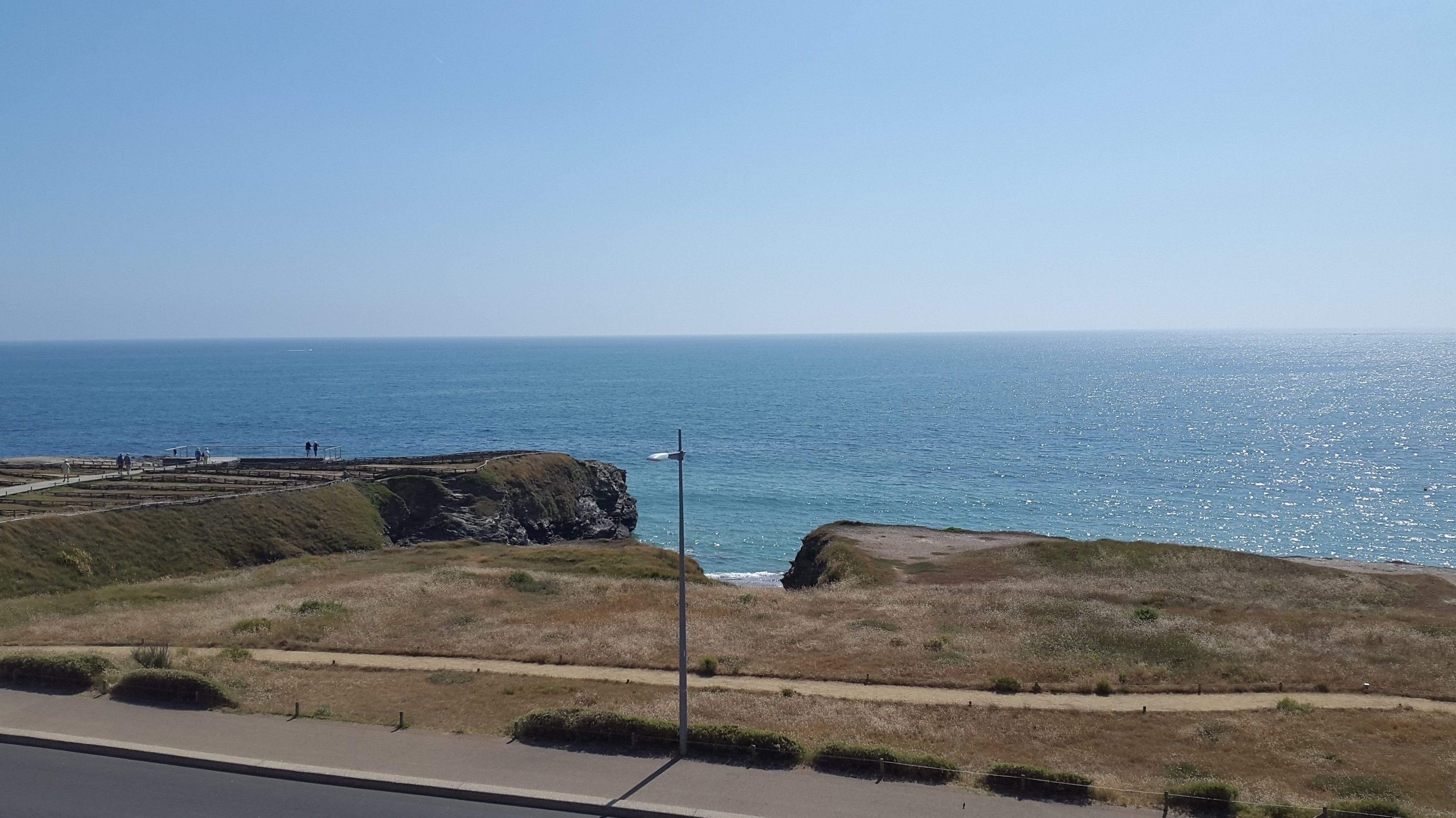 chambre double/triple avec balcon, face mer | view from room