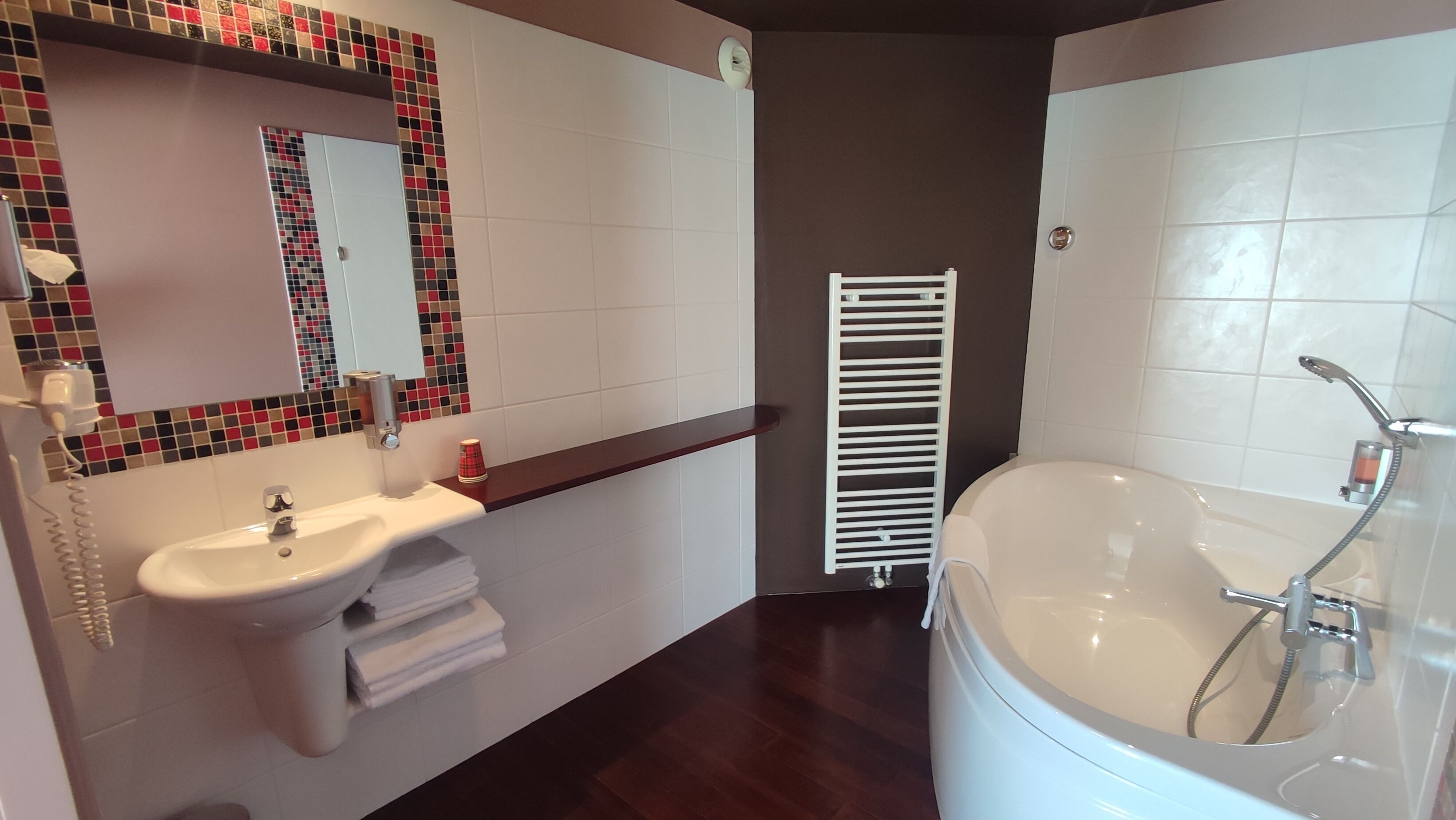 superior double room, 1 queen bed with sofa bed, bathtub, oceanfront | desk, soundproofing, free wifi, bed sheets