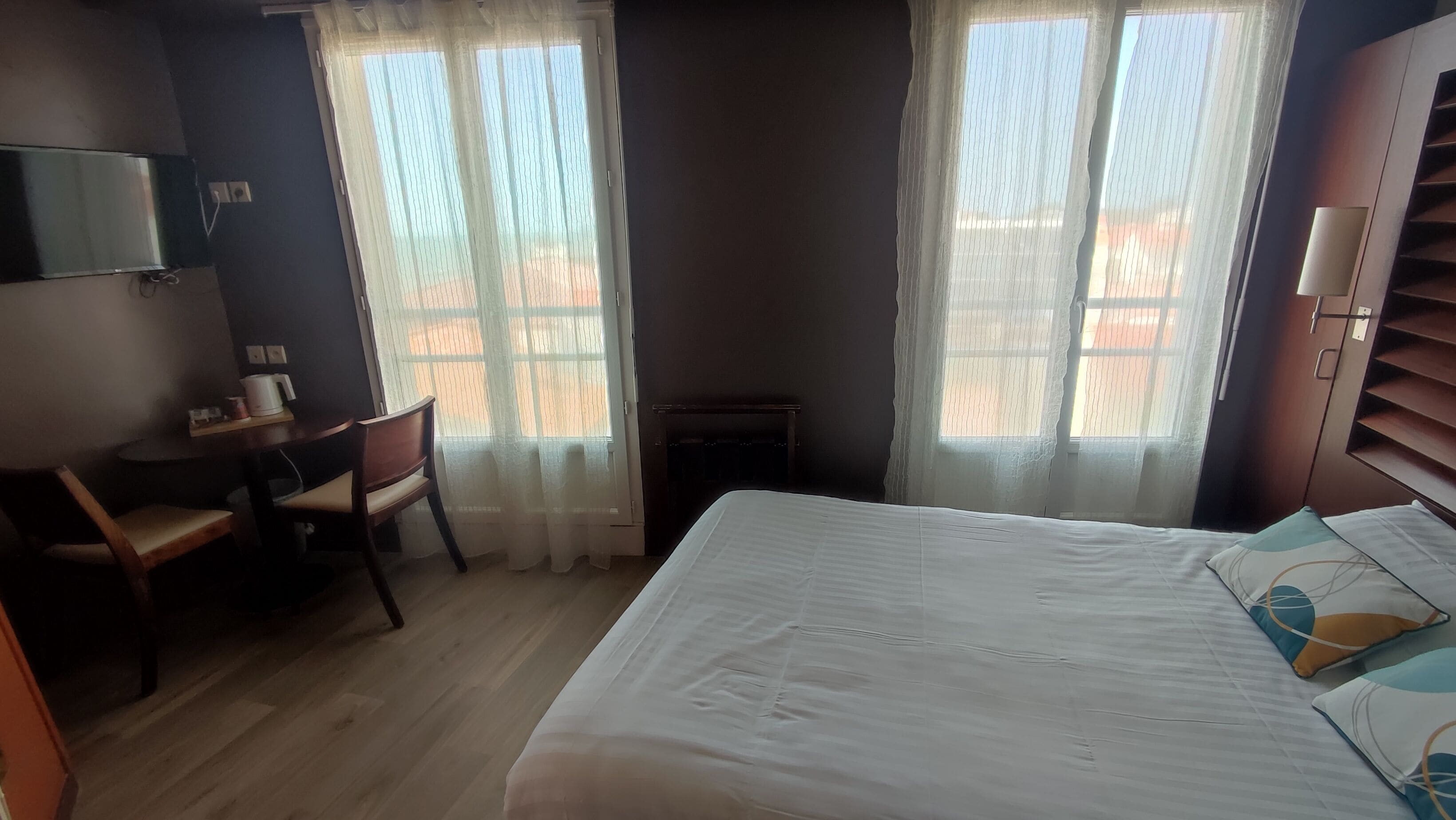 Chambre Double, 1 Grand lit, Douche, Latérale Mer | Bureau, chambres insonorisées, Wi-Fi gratuit, draps fournis