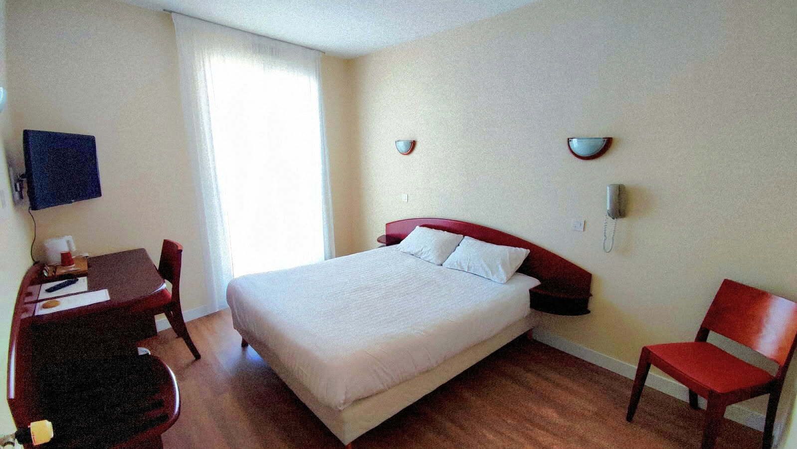 Chambre Double/Triple Latérale Mer | Salle de bain | Articles de toilette gratuits, sèche-cheveux, serviettes fournies