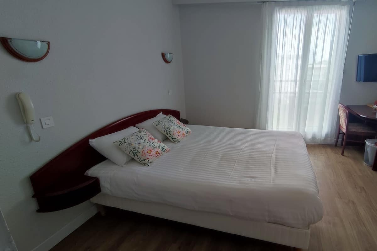 Schreibtisch, schallisolierte Zimmer, kostenloses WLAN, Bettwäsche