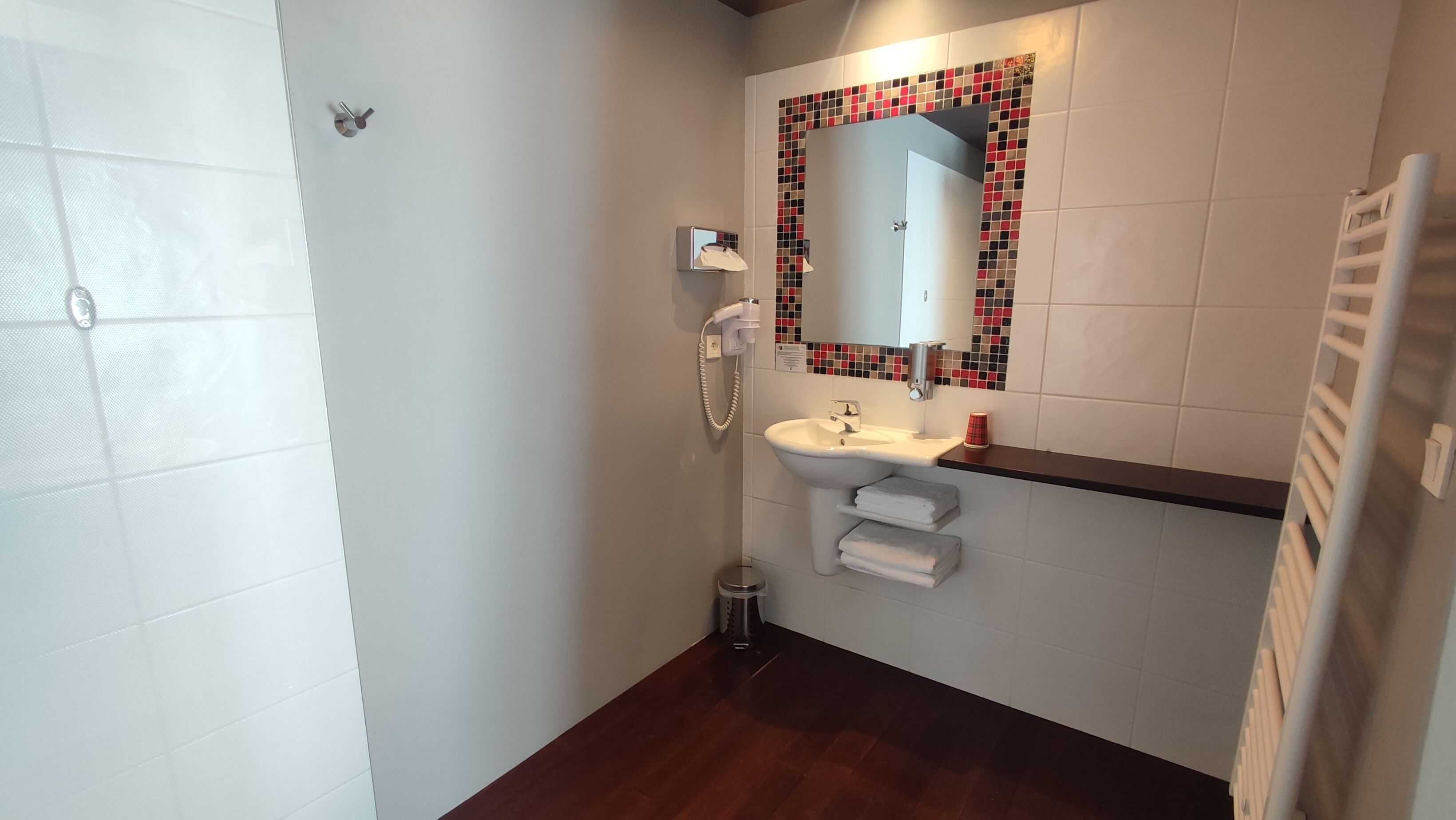 senior double room, 1 queen bed, balcony, sea facing | desk, soundproofing, free wifi, bed sheets