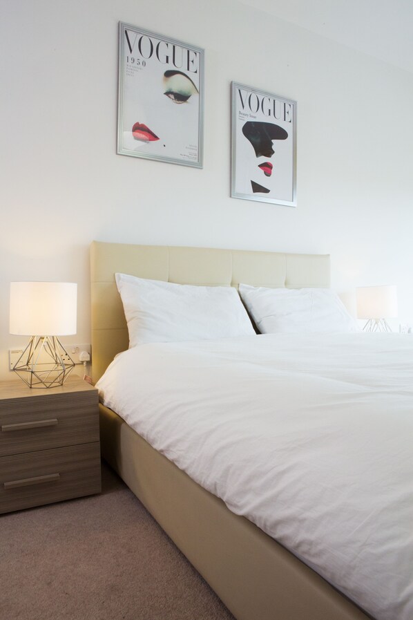 Apartment, 1 Bedroom | 1 bedroom, desk, iron/ironing board, free WiFi - Rethink Living - Hewitt Tower (Reading)