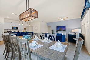 Solterra 7 Bedroom Home with Pool (2207) | In-room dining - Solterra Resort (Davenport)