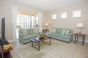 ACO PREMIUM – 5 Bed with pool and Game Room (1604) | Living room - Solterra Resort (Davenport)