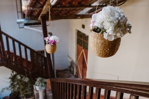 42-inch LED TV with cable channels, TV - Gringo Bills Cusco (Cusco)