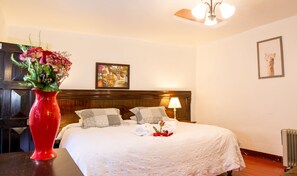 1 habitación, ropa de cama de alta calidad, escritorio y wifi gratis 