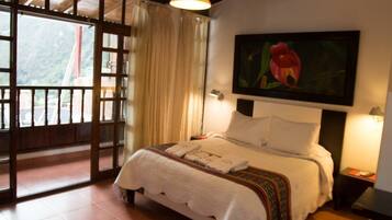 1 bedroom, premium bedding, desk, free WiFi