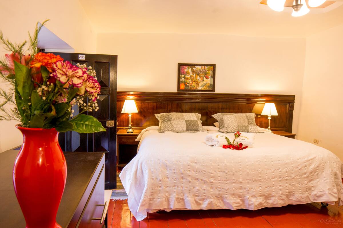 1 bedroom, premium bedding, desk, free WiFi
