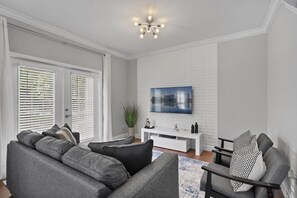 4 Bedroom Vacation Townhome (2402) | Living area