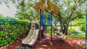 Außen-Kinderspielplatz