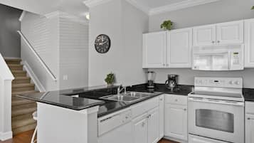 4 Bedroom Vacation Townhome (2402) | Private kitchen | Fridge, microwave, oven, stovetop