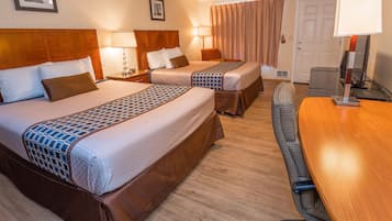 Chambre, 2 grands lits | Bureau, rideaux occultants, Wi-Fi gratuit