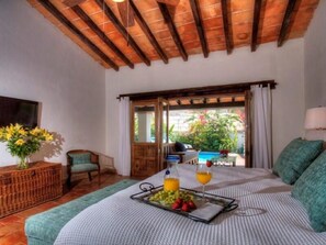 Luxury-Villa, 3 Schlafzimmer, eigener Pool, zum Garten hin | Zimmersafe, Bügeleisen/Bügelbrett, kostenloses WLAN