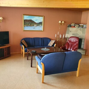 Lobby sitting area - Jetmund Gjesteheim (Vanylven)