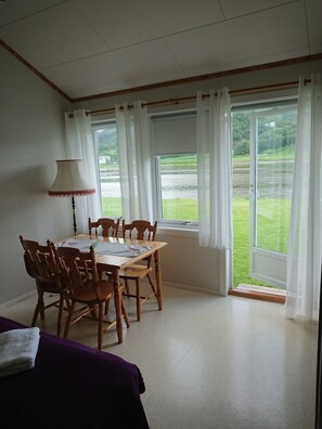 Basic Quadruple Room | Blackout drapes, iron/ironing board, free cribs/infant beds, free WiFi - Jetmund Gjesteheim (Vanylven)