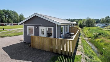Stuga - 2 sovrum (exklusive handdukar, lakan, stÀdning) | Terrass/Patio