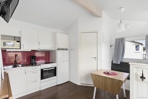 Refrigerador, placa de cocina, tetera/pava eléctrica