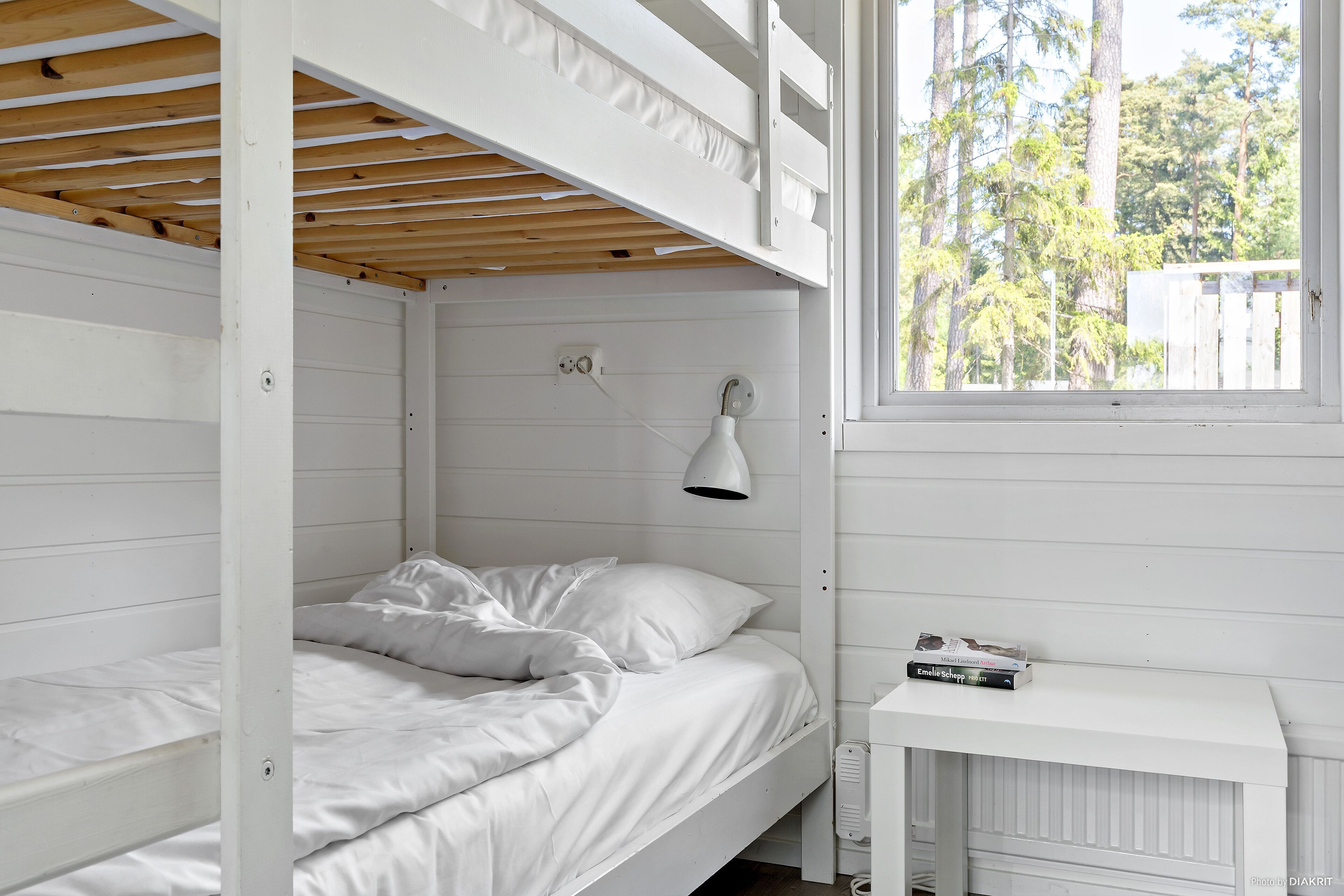 Cribs/infant beds