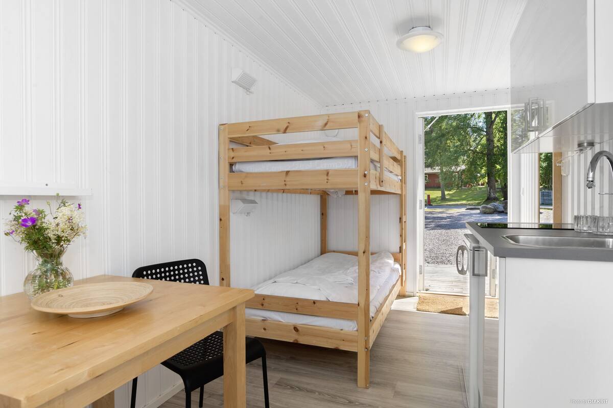 Economy vierpersoonskamer, gemeenschappelijke badkamer | Babybedden (toeslag)